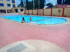 Roma Stays Mwtapa Luxury Apartments 3 bedrooms & swimming pool，位于蒙巴萨的度假村