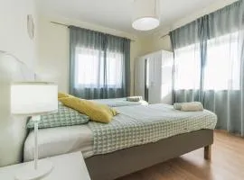 Beach Avenue Apartment