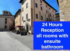 Hotel Caffè Verdi - 24 hours Reception，位于比萨的酒店