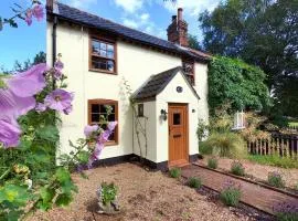 Rose Cottage, 2 Bedroom Cottage with character, near Southwold