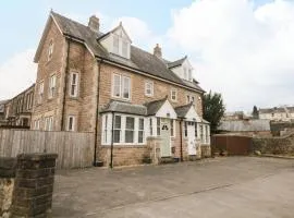 1 Knowleston House