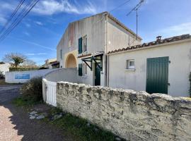 Maison rénovée près plage, 6 couchages, Saint-Pierre-d'Oléron - FR-1-246A-177，位于奥雷龙圣皮耶尔的酒店