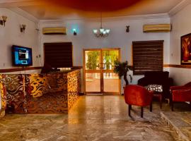 E-Gold Luxury Hotel, Maitama，位于阿布贾纳姆迪·阿齐基韦国际机场 - ABV附近的酒店
