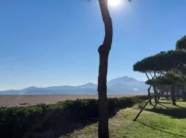 Appartement rénové avec balcon à 100 m de la plage