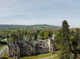 Mellington Hall Country House Hotel，位于Church Stoke的乡间豪华旅馆