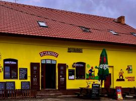 Hrusická restaurace a penzion，位于Hrusice的酒店