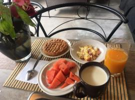Hogar de Adriane Bed and breakfast cerca al aeropuerto，位于Hacienda Chichipata的住宿加早餐旅馆
