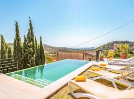 Beautiful Home In Mancor De La Vall With Outdoor Swimming Pool，位于曼科尔德拉瓦利的别墅