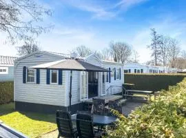 Stunning Home In Tzummarum With Wifi