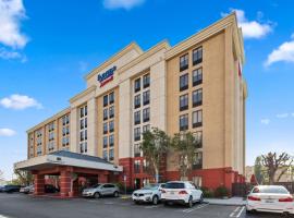 Fairfield Inn & Suites Anaheim North Buena Park，位于博伟公园的酒店