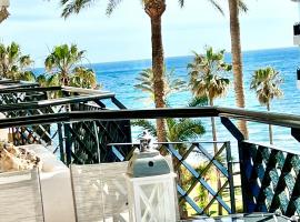 MI CAPRICHO 4B BEACHFRONT - Apartment with sea view - Costa del Sol -，位于卡拉德米哈斯的高尔夫酒店