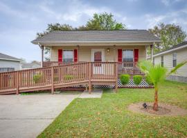 Charming Biloxi Vacation Rental Near Beach!，位于比洛克西比洛克西旅游列车附近的酒店