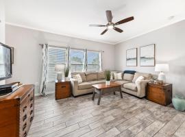 FallGetaway - Retreat - Steps to Beach - Spacious，位于格尔夫海岸的酒店