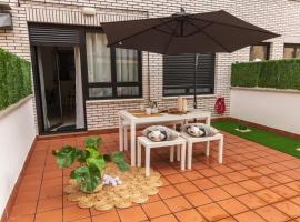 LA TERRAZA DE LA VEGA - Ubicación inmejorable , wifi , terraza y parking gratuito，位于奥维多Church of San Julián de los Prados附近的酒店