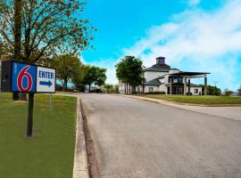 Motel 6-San Antonio, TX - Sea World North，位于圣安东尼奥的酒店