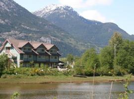 Squamish Inn on the Water，位于斯阔米什的酒店