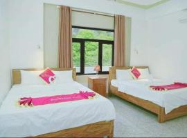 Starlet Hotel Phong Nha，位于峰牙的Spa酒店