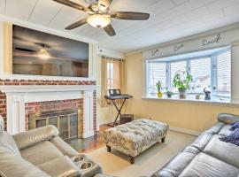 Family Vacation Rental 18 Mi to Philadelphia，位于Gibbstown的酒店