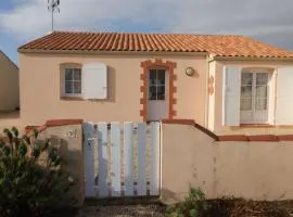 Maison plain-pied avec jardin clos, 6 personnes, proche plage et centre, parking, 3 chambres - FR-1-224-787