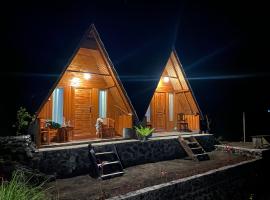 D' Tepi Danau Glamping，位于金塔马尼的酒店