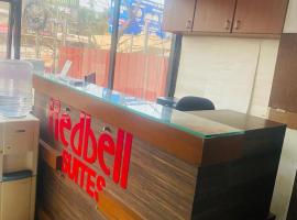 Redbell Suites Calicut，位于科泽科德科泽科德国际机场 - CCJ附近的酒店