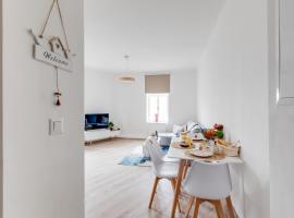 Modern, bright and spacious apartment，位于布拉格布拉格—霍斯提瓦附近的酒店