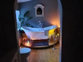 Fyne Byre Cottage - Barn Conversion with Hot Tub
