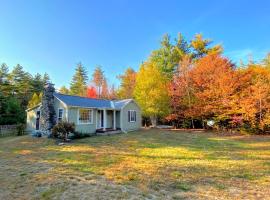 GC Adorable home 20 minutes from CannonFranconia Notch Fire Pit wifi laundry Pet friendly，位于舒格高地的酒店