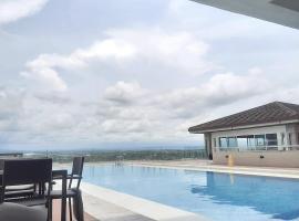 Condo with direct access to shopping mall in Bacolod City，位于巴科洛德的酒店