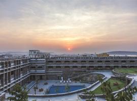 Ramada by Wyndham Udaipur Resort and Spa，位于乌代浦的酒店