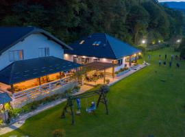 Apartments Oeneus，位于Račić的酒店