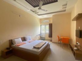 RESHMA LODGE，位于门格洛尔的酒店