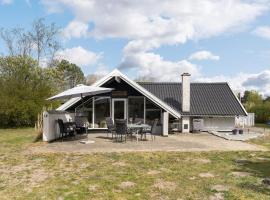 Holiday Home Arnfin - 160m from the sea in Lolland- Falster and Mon by Interhome，位于勒兹比的海滩短租房
