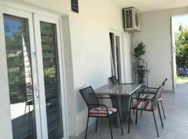 Apartman Dobrić，位于卡斯特尔·斯塔费力克的酒店