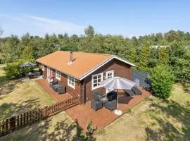 Holiday Home Tian - from the sea in NE Jutland by Interhome