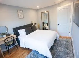 Alafia- Cozy JFK Area Home - This property is a hosted property meaning the host live on site
