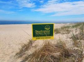 3 Shore Road Extension West Harwich Cape Cod - - A Shore Thing，位于West Harwich的酒店