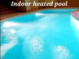 Ta Majsi farmhouse with indoor heated pool，位于圣劳伦斯的酒店