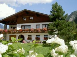 Ferienhaus Gapp，位于Elmen的酒店