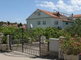 Apartments and rooms with parking space Mali Losinj (Losinj) - 2495