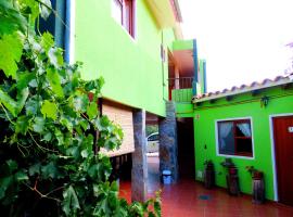 HOSTAL CAMARGO，位于Camargo的酒店