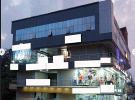 HOTEL A.K.INTERNATIONAL INN，位于Ullāl的酒店