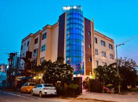 Hotel The Leaf - Gomti Nagar Lucknow，位于勒克瑙的酒店