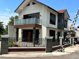Villa Munjul Indah - Majalengka，位于Jatipamor的酒店