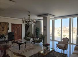 Rooftop Apartment with Terrace，位于开罗German University in Cairo GUC附近的酒店