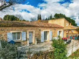 Le Jardin Suspendu Gîte avec piscine et jacuzzi pour 12 personnes，位于Vailhauquès的度假屋