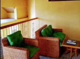 Room in Guest room - Renajoe Exclusive Guesthouse Tema Community 9，位于特马的酒店