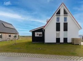 Holiday home with south facing garden