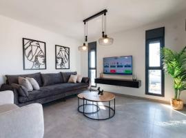 O&O Group - Luxury APT/3 BR/New Tower/Parking