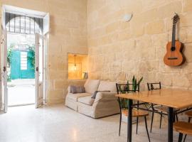 Roam Gozo - Studio 47 - 300yr Old Farm Converted Into Welcoming Tiny Home，位于休吉让的酒店